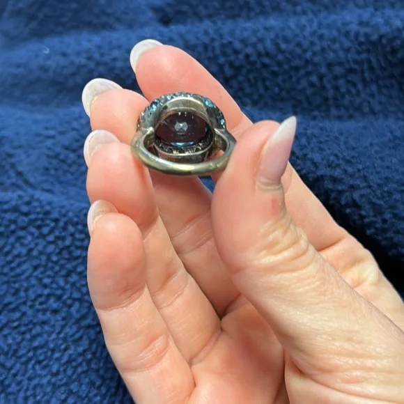 Stunning Blue Crystal Cocktail Ring - Picture 5 of 12
